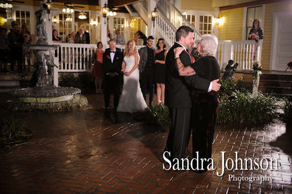 Best Courtyard Lake Lucerne wedding photographer - Sandra Johnson (SJFoto.com)